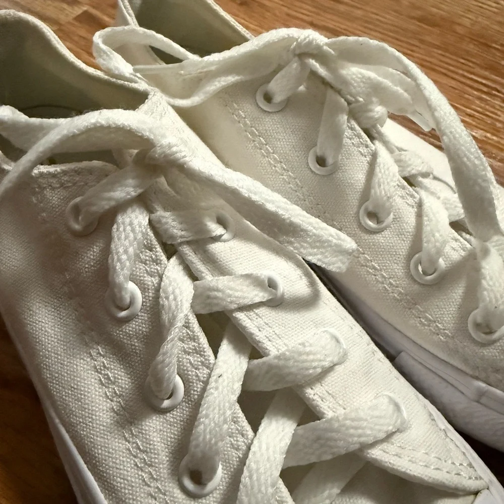 Converse Low Top Canvas Youth Size 2